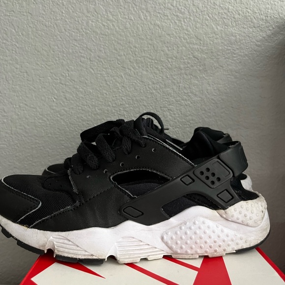 Nike Other - Used Nike Huarache size 4.5Y